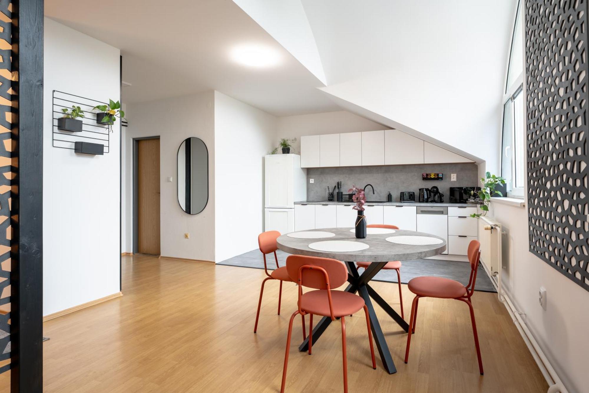 Urban Bloom Apartments By Booky Липтовски-Микулаш Экстерьер фото